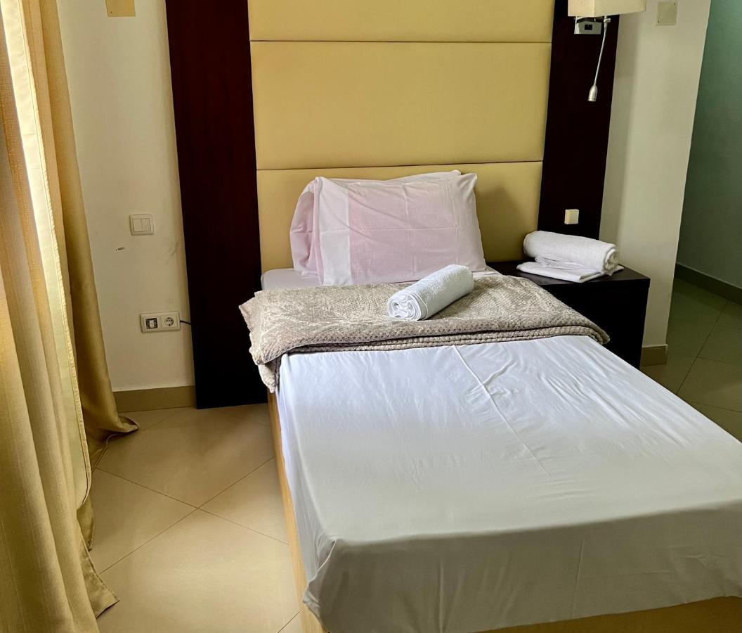 Guest House La Plaza Luanda Exterior photo