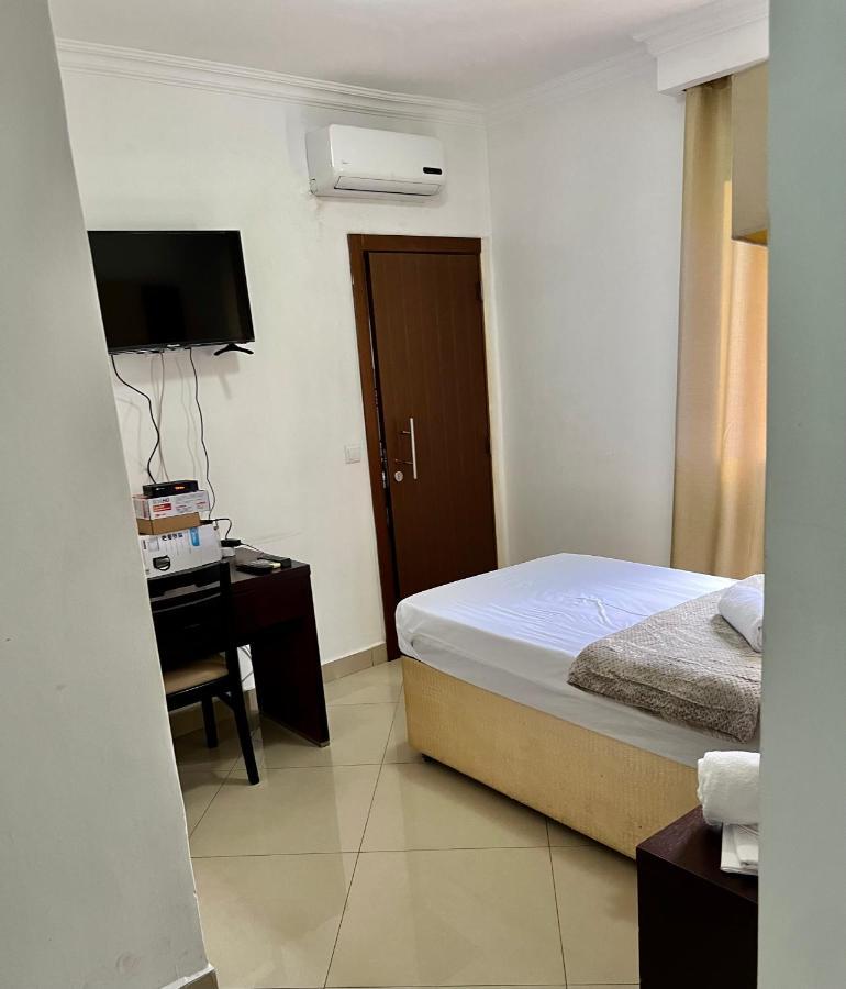 Guest House La Plaza Luanda Exterior photo